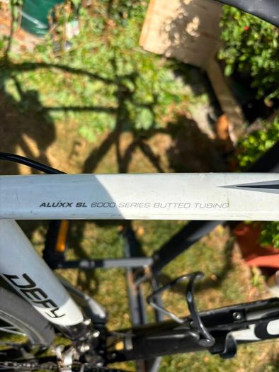 Giant Defy 4 Mens Road Bike