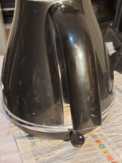 DeLonghi micalite Electric Kettle, Model KBOM3001.BK, in excellent condition and working perfect