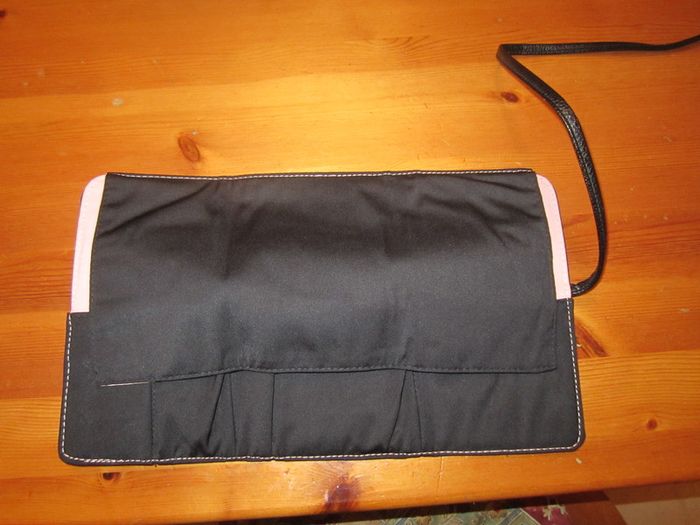 Hugo Boss make up brush holder