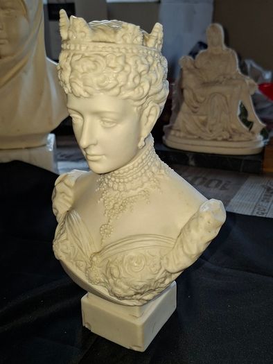 Beautiful Rare Old Parian Ware Bust Queen Alexandra (wife of King Edward VII) and was produced by the renowned British firm Robinson & Leadbeater, This bust was  produced 1897 Ideal for Home or Stage Movie Props