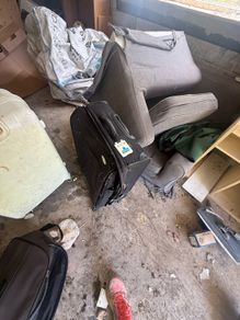 suitcases free to take away