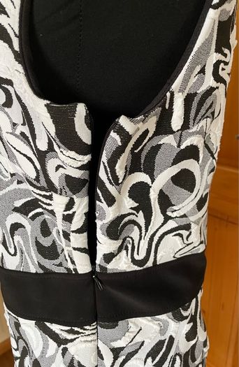 Tia dress black & white dress size 16 New with tags