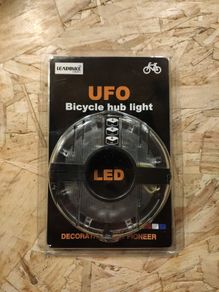 Bicycle hub light