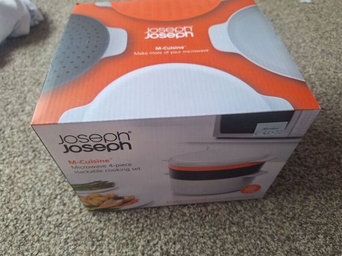 Microwave cooking set.