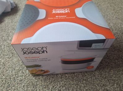 Microwave cooking set.