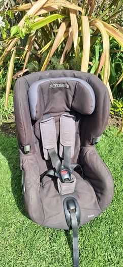 Maxi Cosi Axiss swivel car seat 9- 18kgs