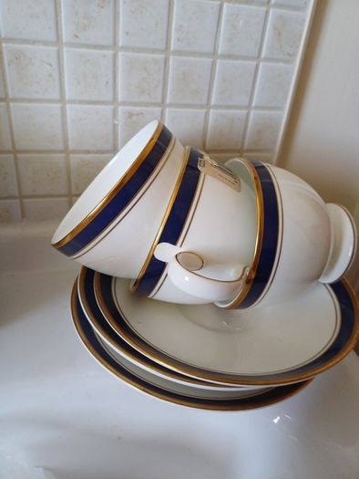 New Wedgwood 4 Seasons Navy & Gold Cups & Saucers