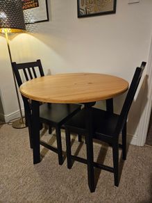 Round table and 2 chairs