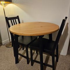 Round table and 2 chairs
