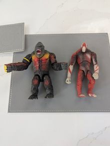 Godzilla X Kong New Empire King Kong glove vs Skar king set figure Playmates