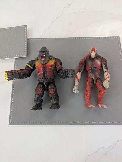 Godzilla X Kong New Empire King Kong glove vs Skar king set figure Playmates
