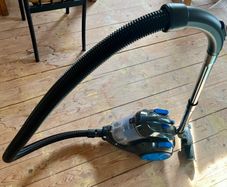 Morphy Richards bagless hoover