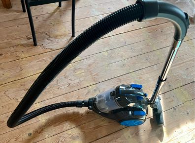 Morphy Richards bagless hoover