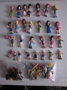 Pre-owned Scooby-Doo and Shaggy Moveable Figures . All figures are in very good condition. (T18)