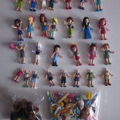 Pre-owned Scooby-Doo and Shaggy Moveable Figures . All figures are in very good condition. (T18)