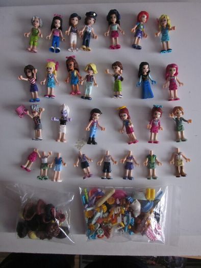 Pre-owned Scooby-Doo and Shaggy Moveable Figures . All figures are in very good condition. (T18)