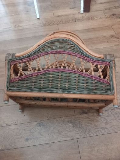 Wicker magazine Rack