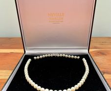 Stunning pearl necklace