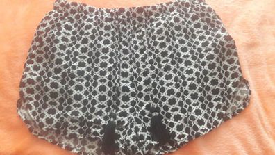Black and white shorts size uk6