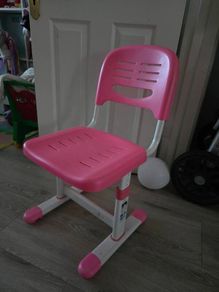 Kid's adjustable desk chair
