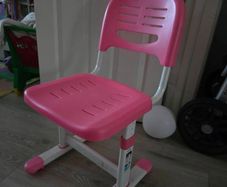 Kid's adjustable desk chair