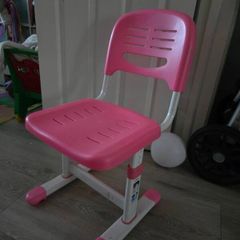 Kid's adjustable desk chair