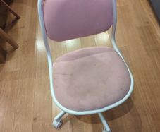 2 Kids desk chairs (pink & blue)
