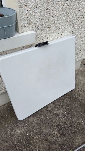 Foldable table