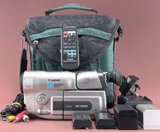 Canon UC V-300 analog 8mm tape camcorder