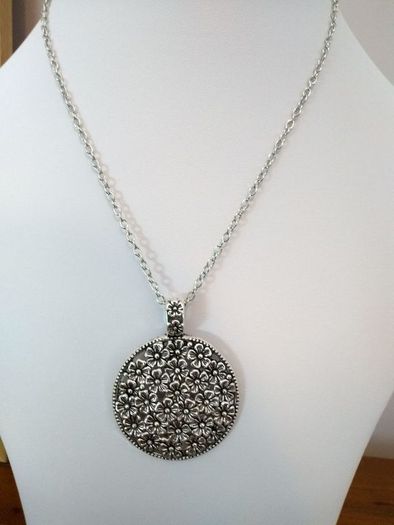 Sweater Pendant - Flowers