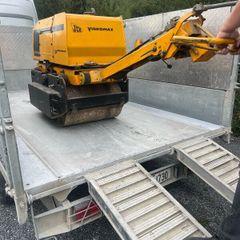 JCB Viberomax hand roller