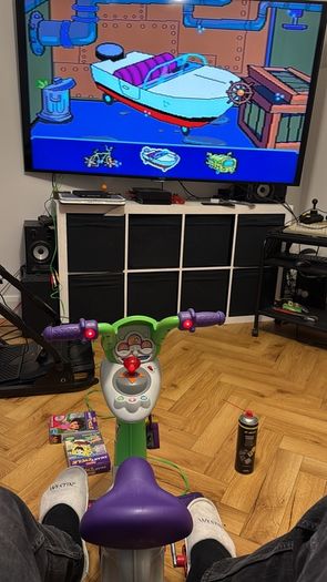 Kids bicycle-game console Fisherprice smart cycle with 3 cartridges