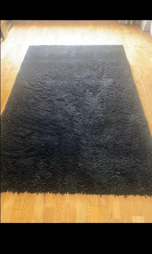 Black rug