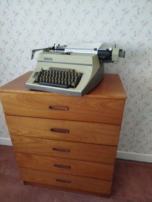 old fashioned typewriter
