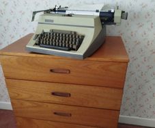 old fashioned typewriter