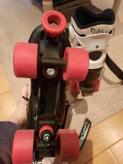 NEW Rollerskates