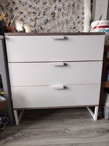 Chest of drawers