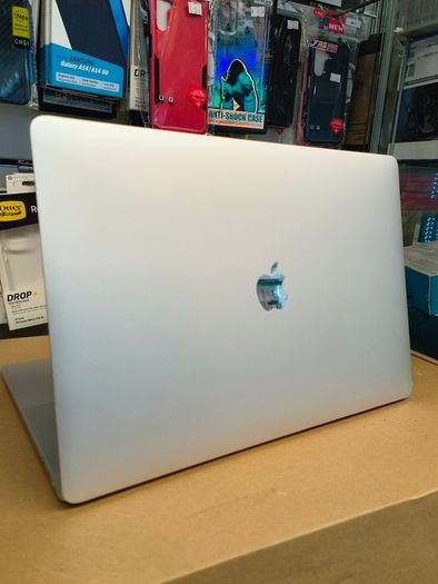 Touch Bar Apple MacBook Pro 15 A1707 (2017) 15.4'' Intel i7 @ 2.80 GHz 512GB SSD 16GB RAM Space Grey (Battery Cycle: 839)