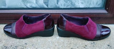 Ladies Purple Shoes (used).