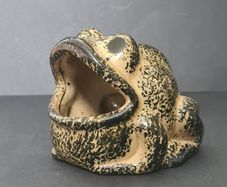Vintage 1970s hand-finished ceramic frog sponge scrubby holder, signed GJ, maker unknown.