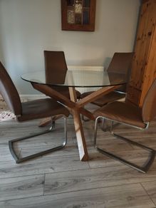 Dining table & chairs