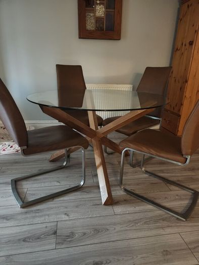 Dining table & chairs