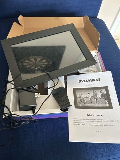 Digital photo frame