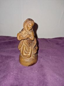 Carved praying lady statue