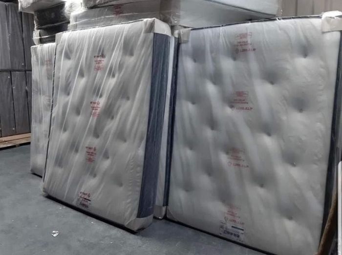 Memory Foam Orthopedic Mattress With 1500 Pocket Spring