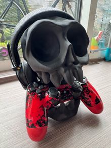 Skull Headphone & Controller Stand