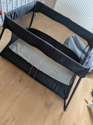babybjorn travel cot excellent