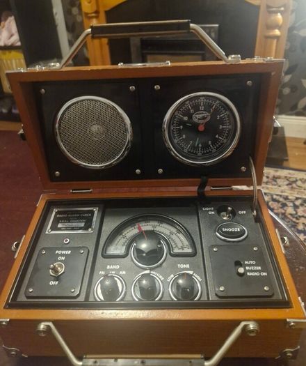 Alarm clock radio