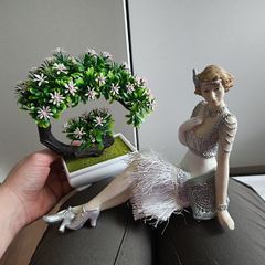Gatsbt girl and tree - decoration