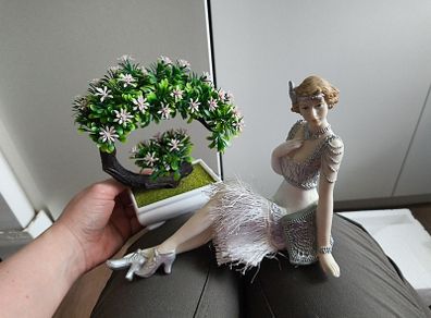 Gatsbt girl and tree - decoration